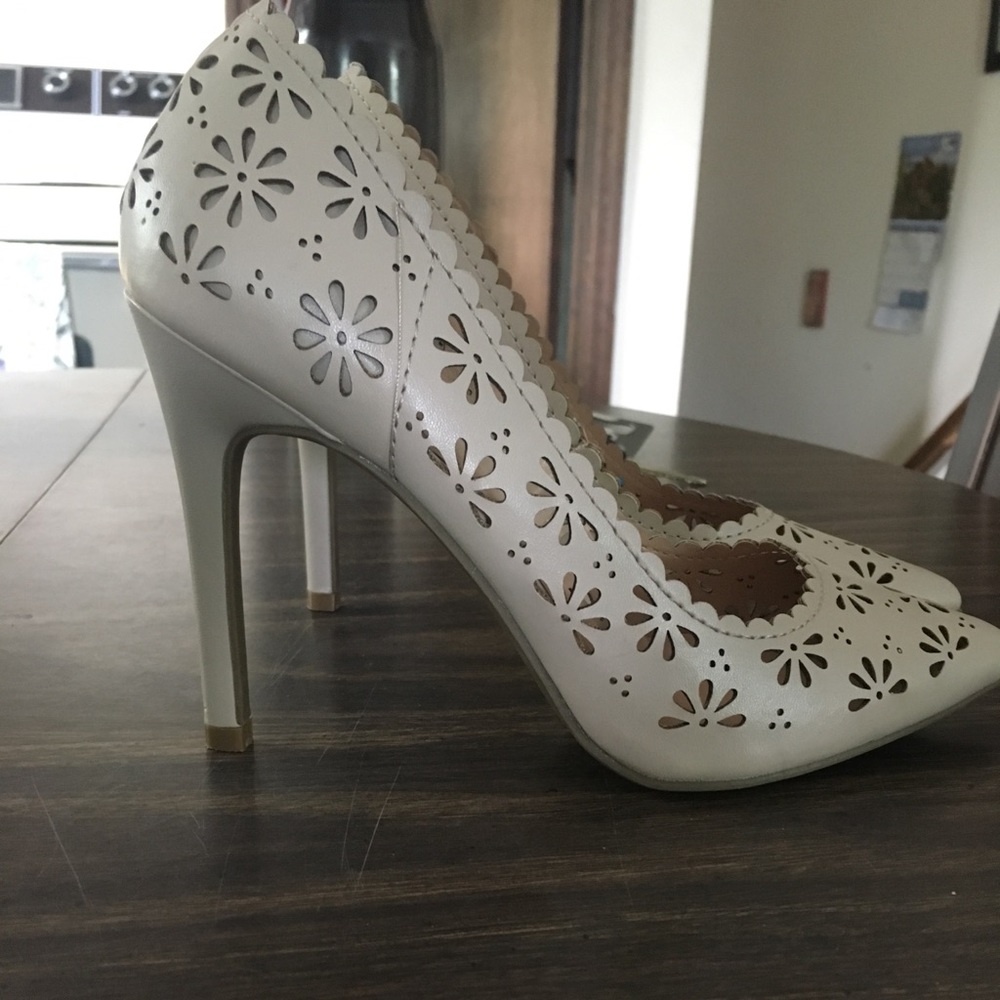 NWOT Lauren Conrad heels